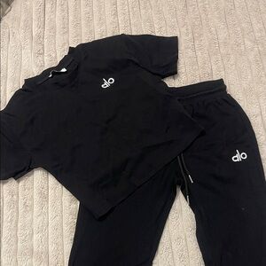 ALO Yoga woman Black Sweatpants & Joggers Set